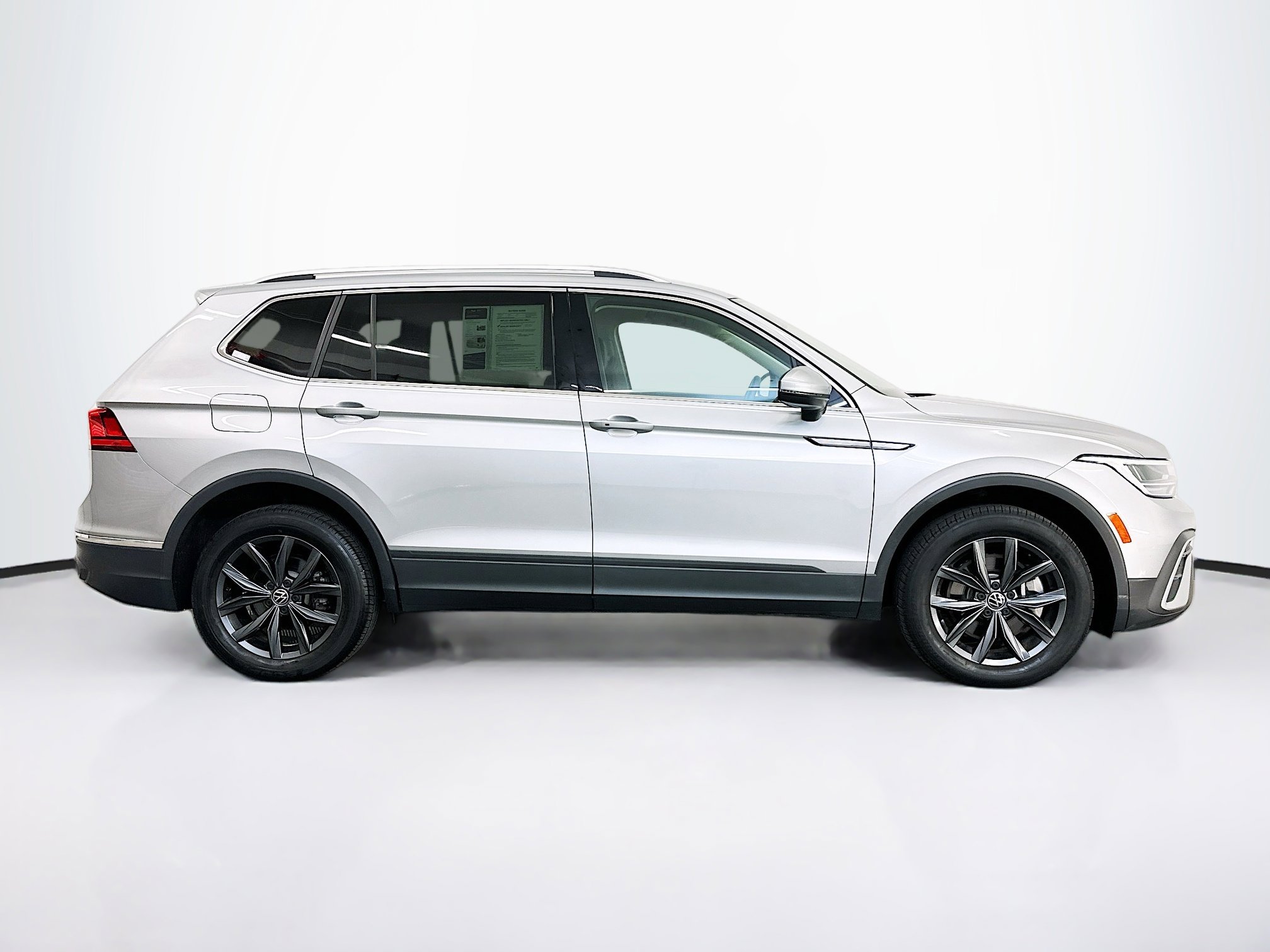 Used 2022 Volkswagen Tiguan SE image 10