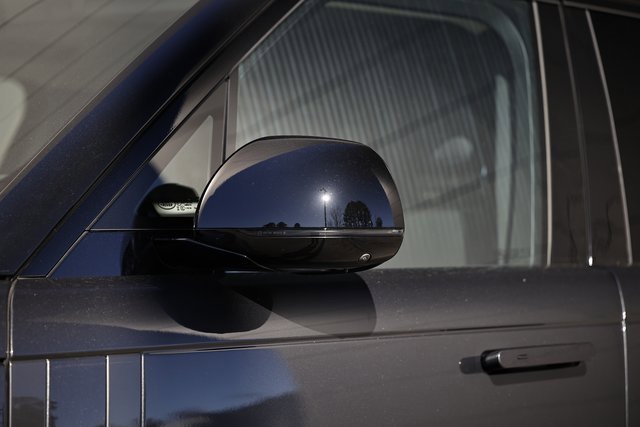 New 2025 Land Rover Range Rover Long Wheelbase SE image 3