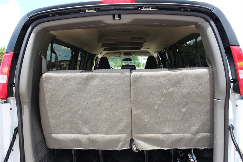 Used 2025 Chevrolet Express 3500 LS RWD image 9