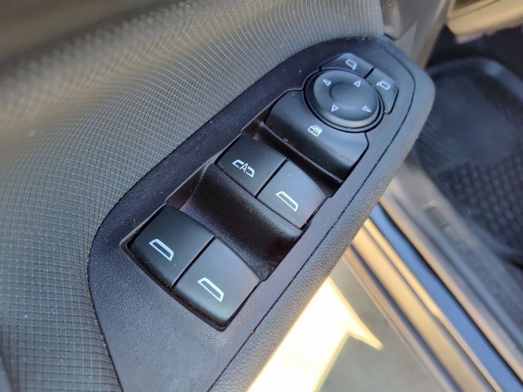 Used 2022 Chevrolet Equinox RS w/ Infotainment Package image 17