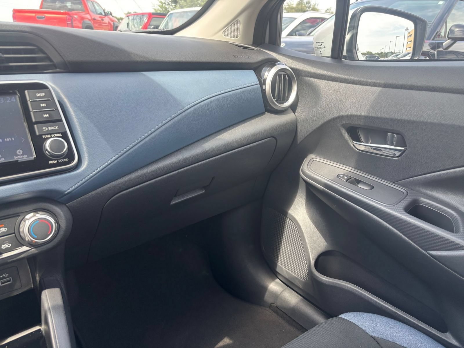 Used 2025 Nissan Versa SV FWD image 33