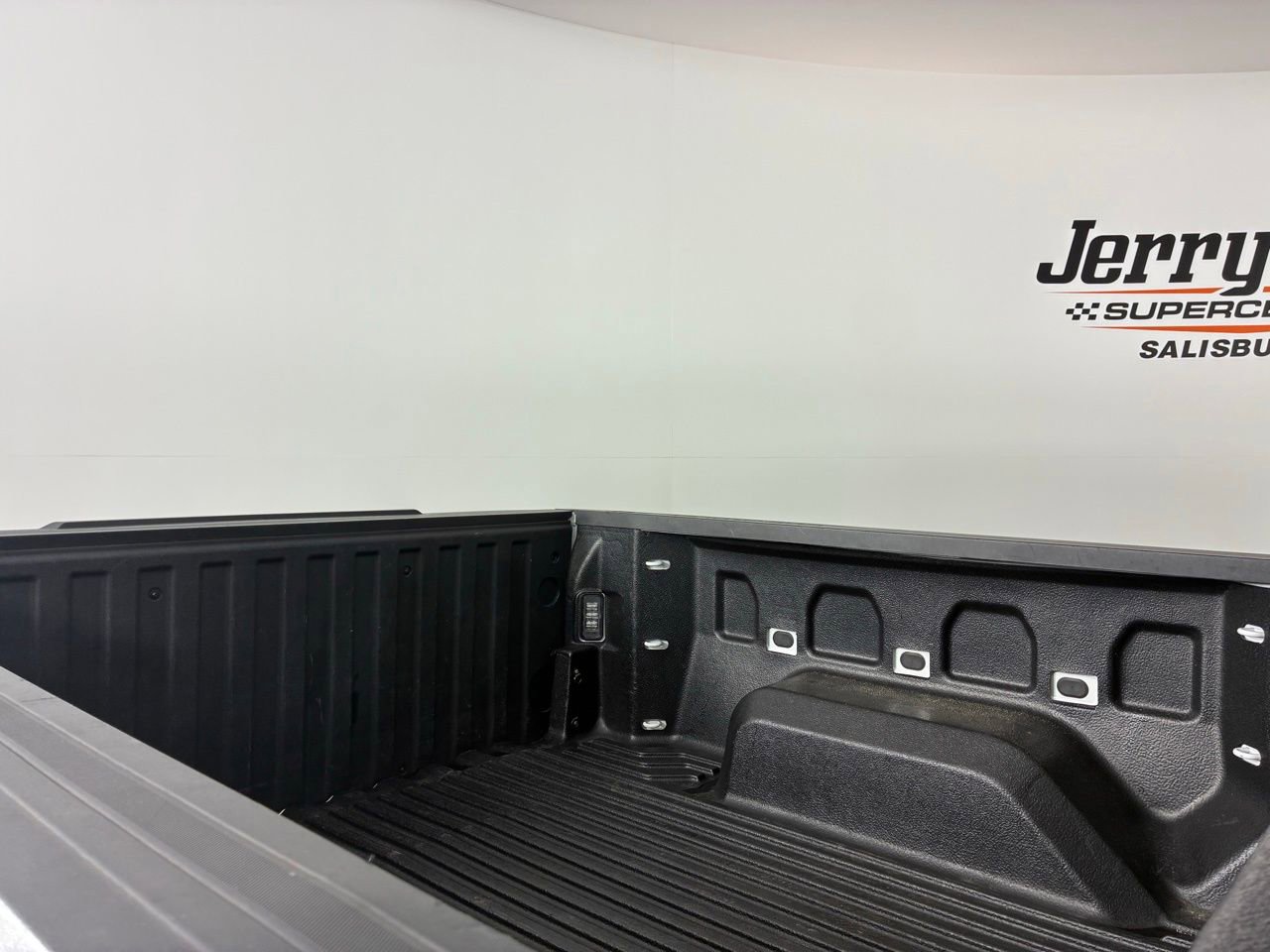 Used 2023 Chevrolet Silverado 1500 LT image 24