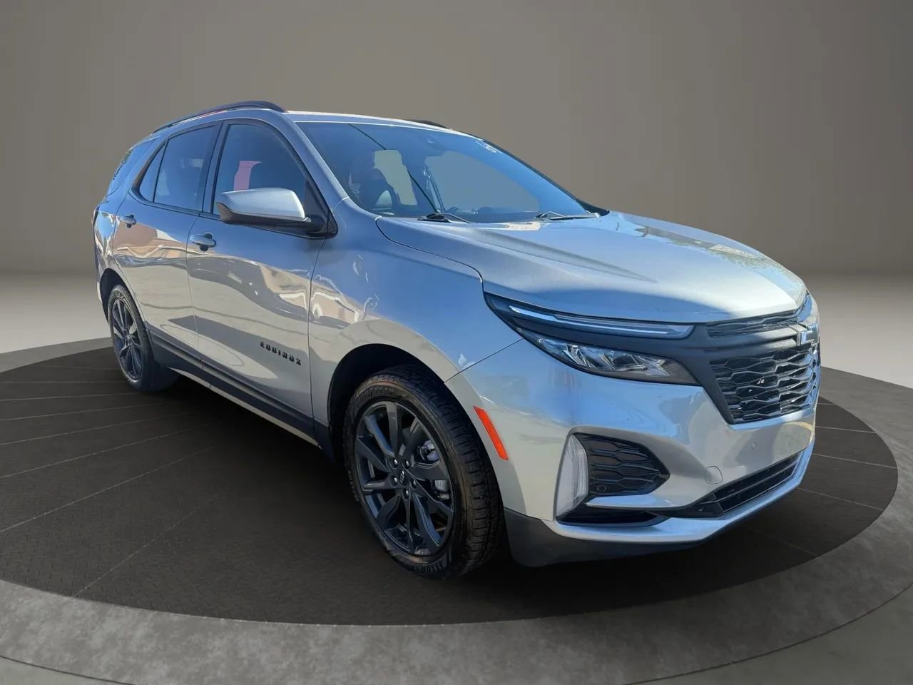 Used 2023 Chevrolet Equinox RS image 3