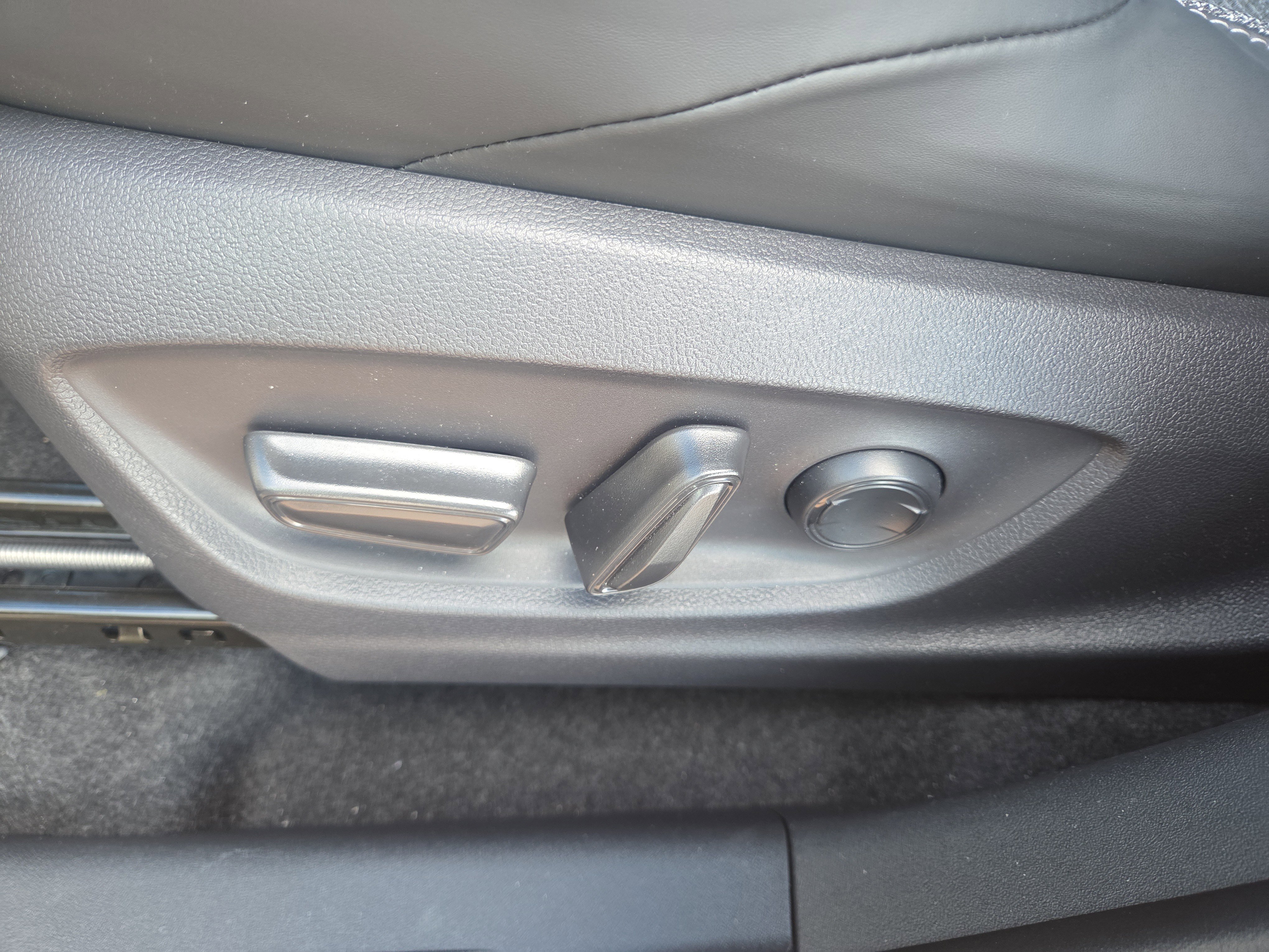 Certified 2026 Toyota bZ XLE AWD image 30