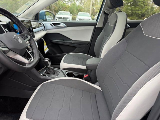 New 2026 Volkswagen Taos SE FWD image 15