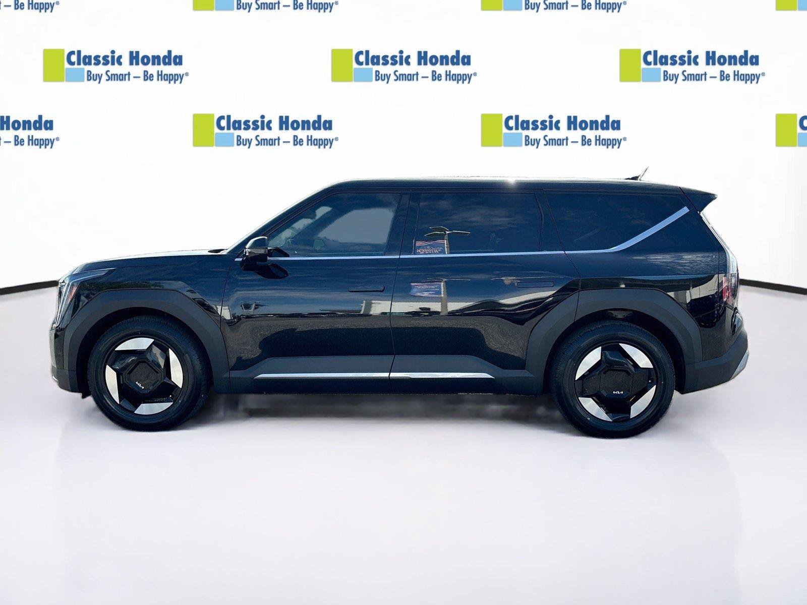 Used 2024 Kia EV9 Light Long Range RWD image 4