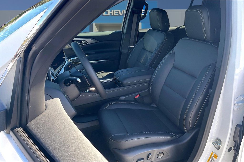 New 2027 Chevrolet Traverse LT w/ Driver Confidence Package FWD image 24