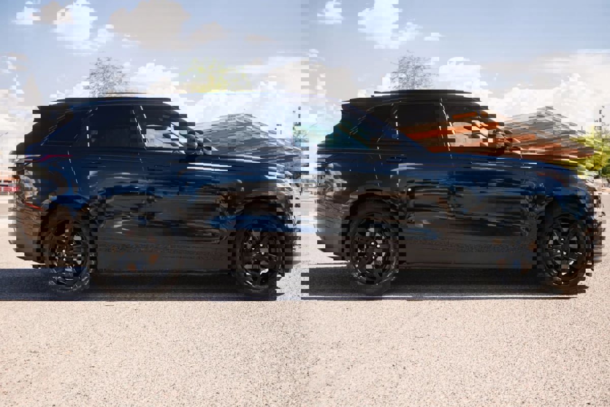 Used 2019 Land Rover Range Rover Velar S image 5