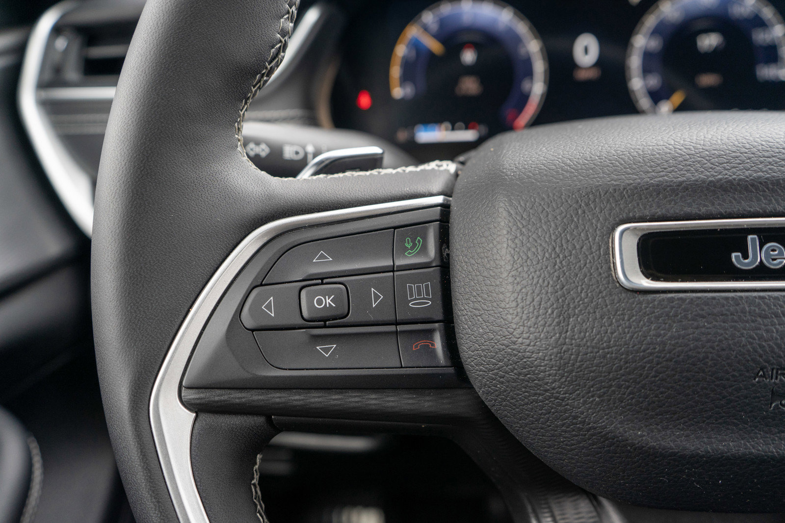 Used 2023 Jeep Grand Cherokee Altitude image 24