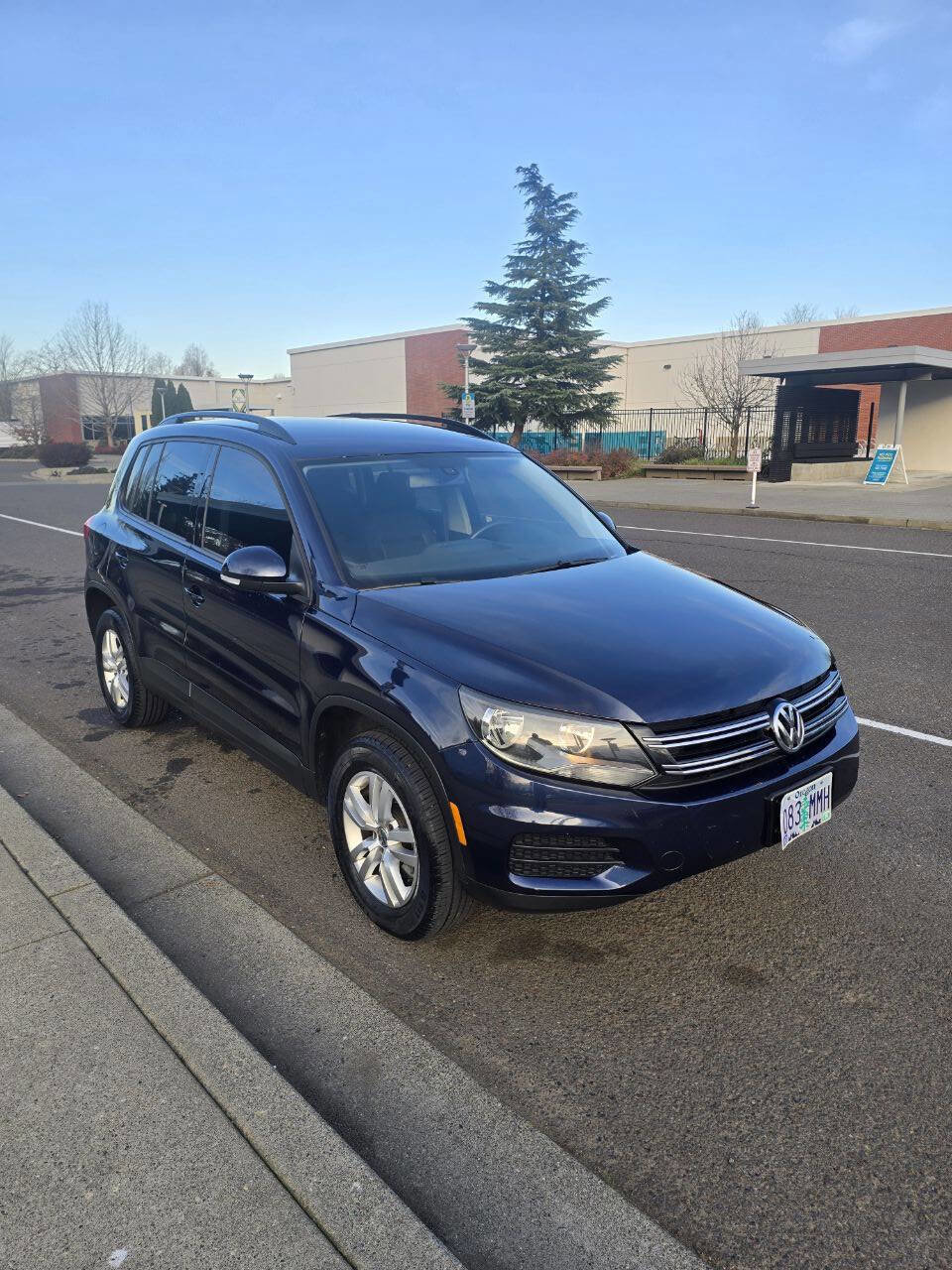 Used 2016 Volkswagen Tiguan S image 3