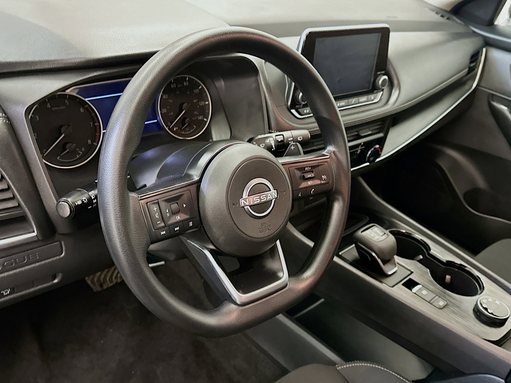 Used 2024 Nissan Rogue S AWD/4WD image 18