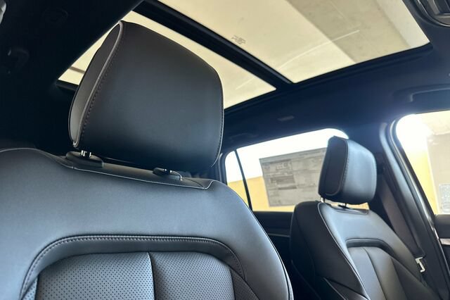 New 2025 Jeep Wagoneer S Limited AWD/4WD image 13