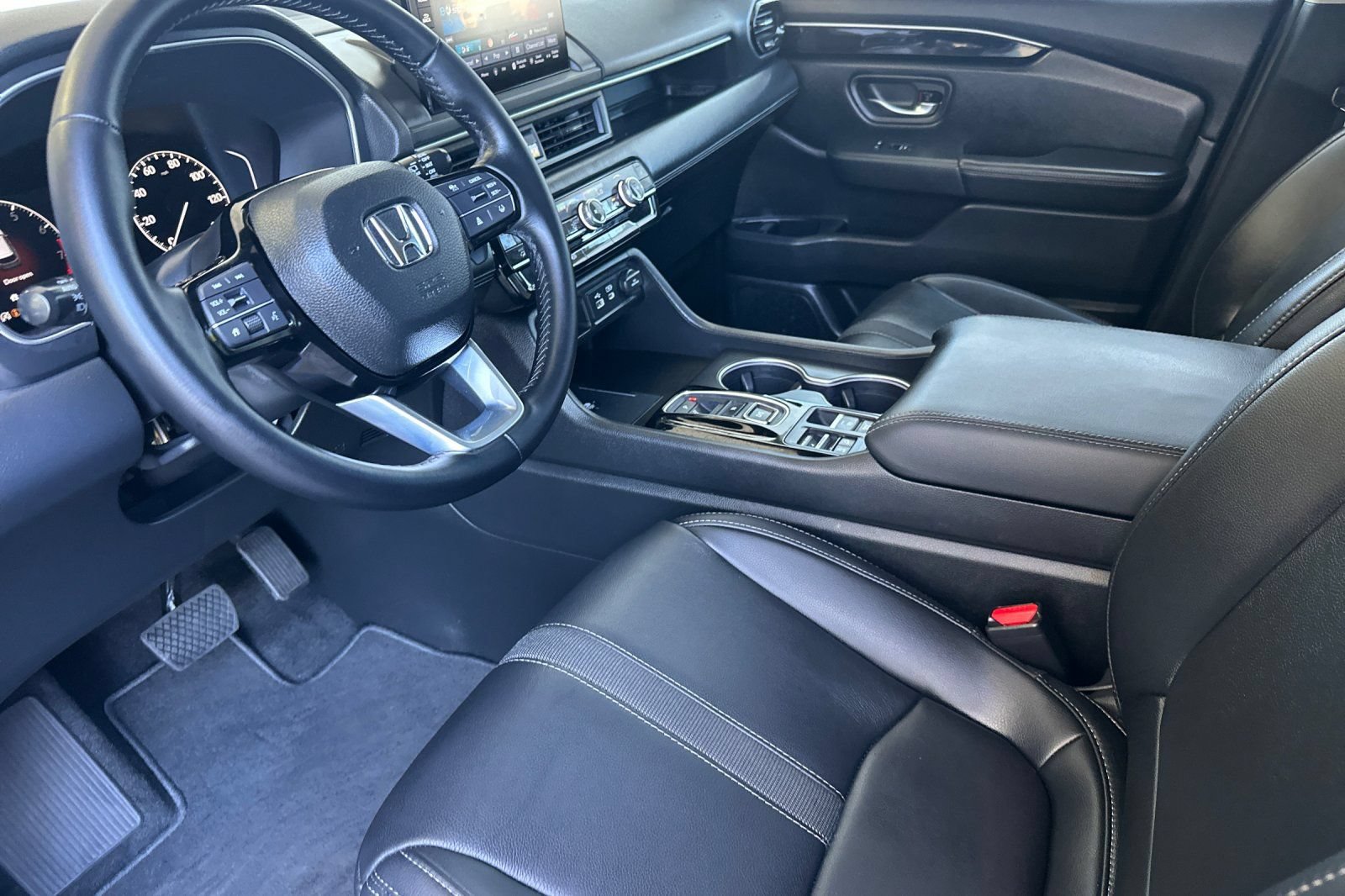 Used 2025 Honda Pilot Touring image 10