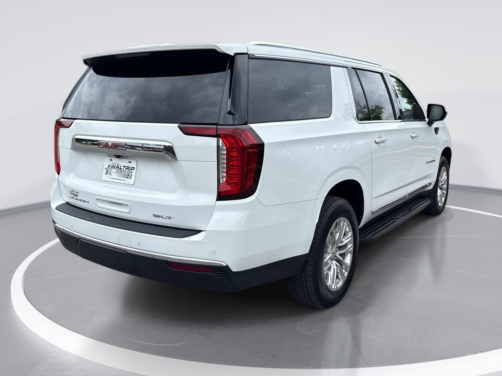 Used 2023 GMC Yukon XL SLT AWD/4WD image 8