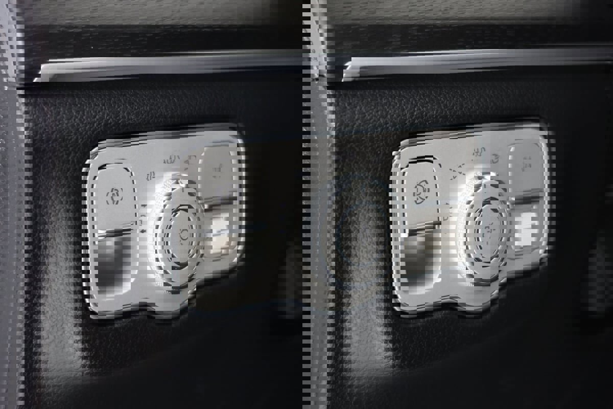 Used 2023 Mercedes-Benz GLS 580 4MATIC image 27