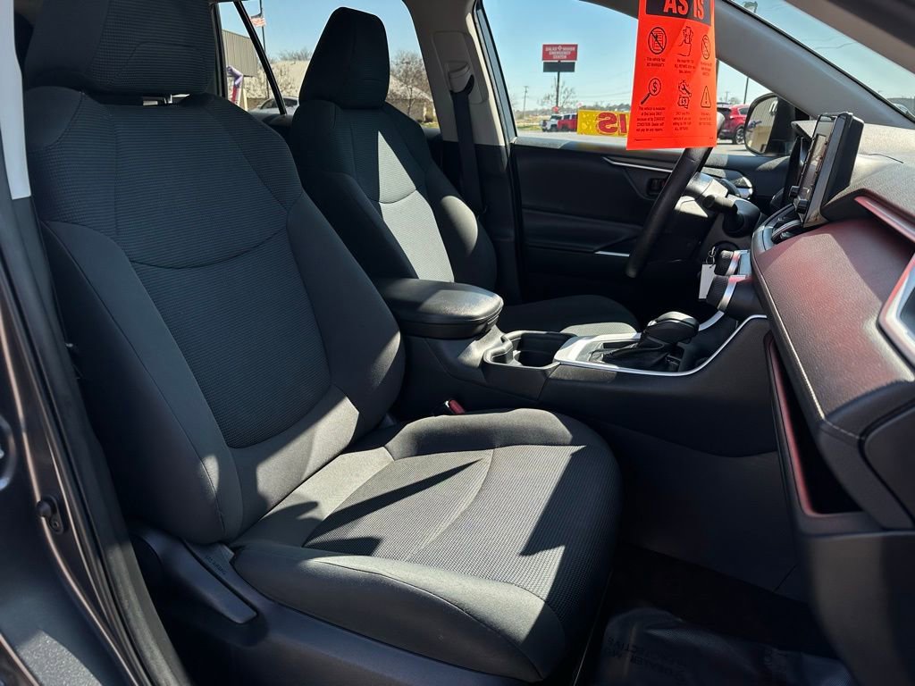Used 2020 Toyota RAV4 LE image 19