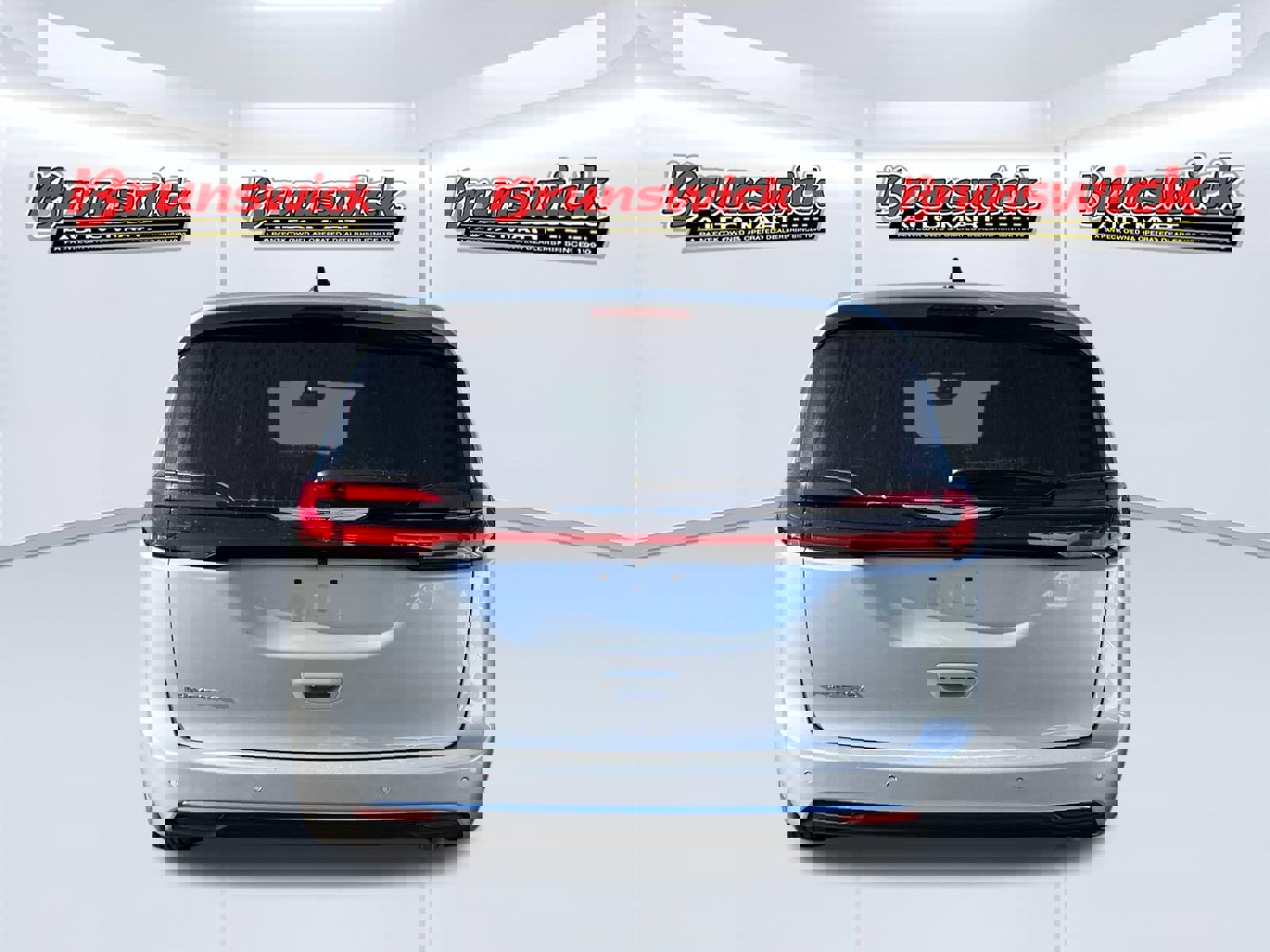 New 2026 Chrysler Pacifica Select image 5