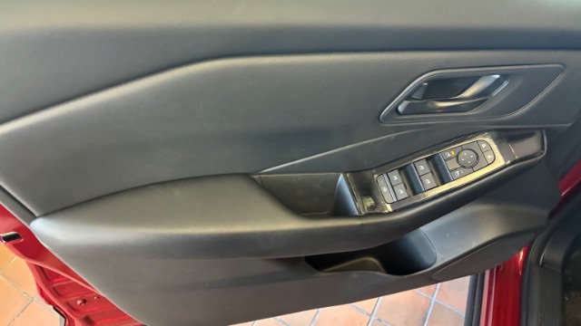 Used 2025 Nissan Rogue S FWD image 15