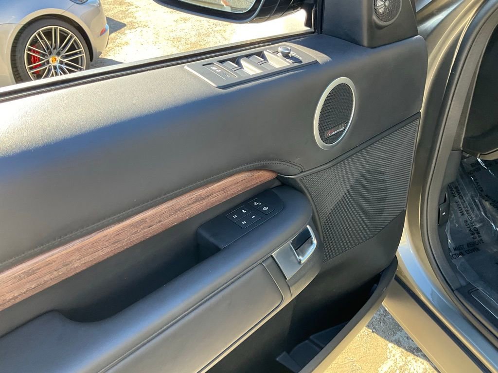 Used 2020 Land Rover Discovery HSE Luxury AWD/4WD image 24