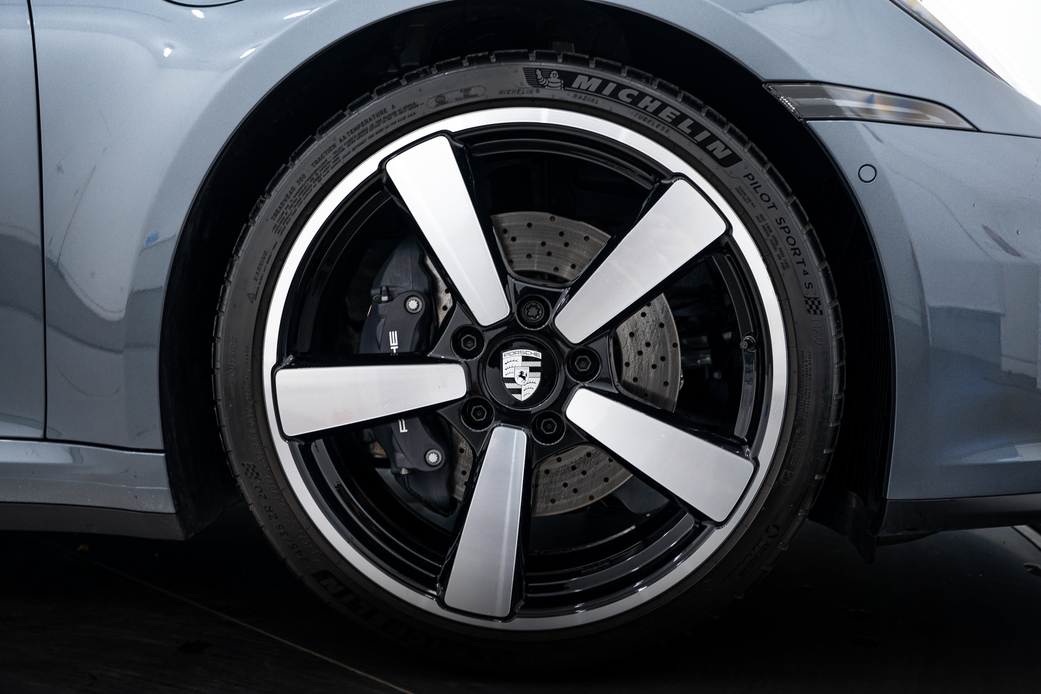 Certified 2025 Porsche 911 Carrera RWD image 11