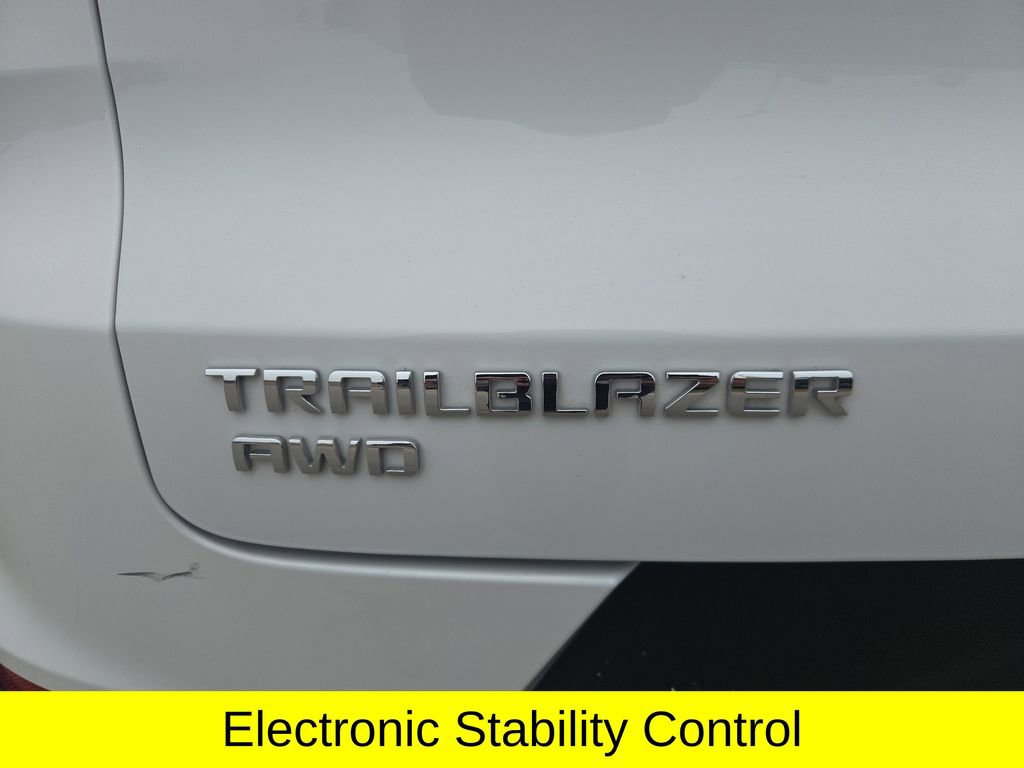 Used 2025 Chevrolet TrailBlazer LT AWD/4WD image 35