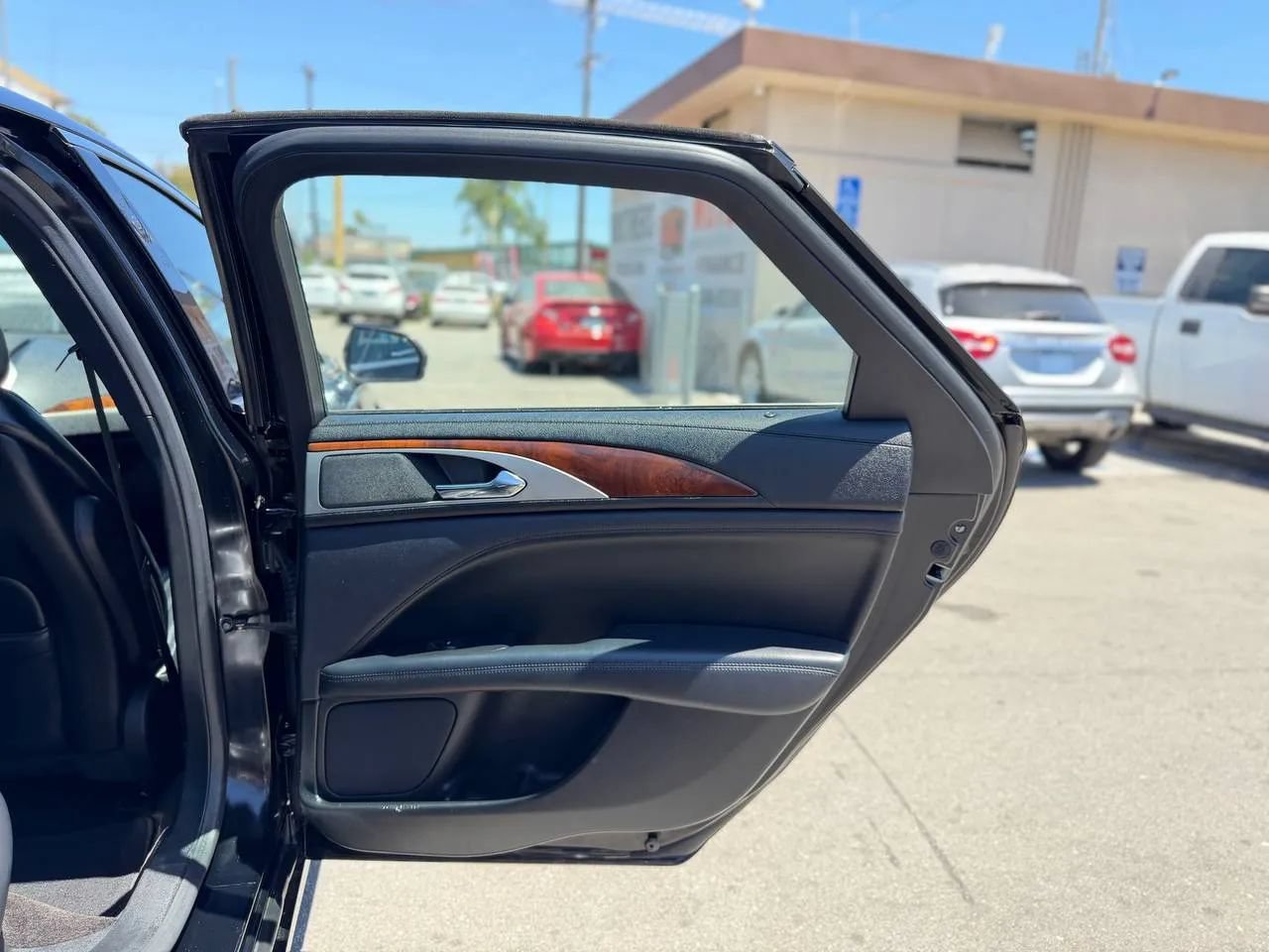 Used 2017 Lincoln MKZ Reserve FWD image 31