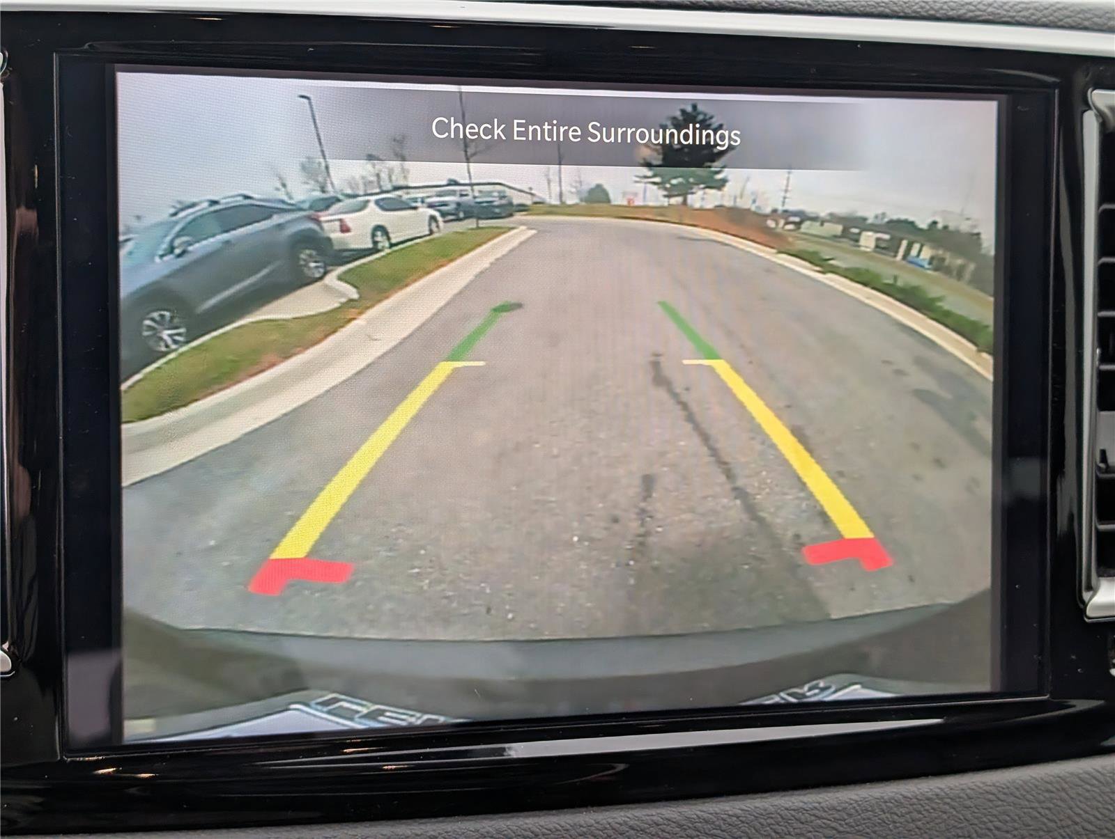 Used 2024 Chrysler Pacifica Touring-L image 27