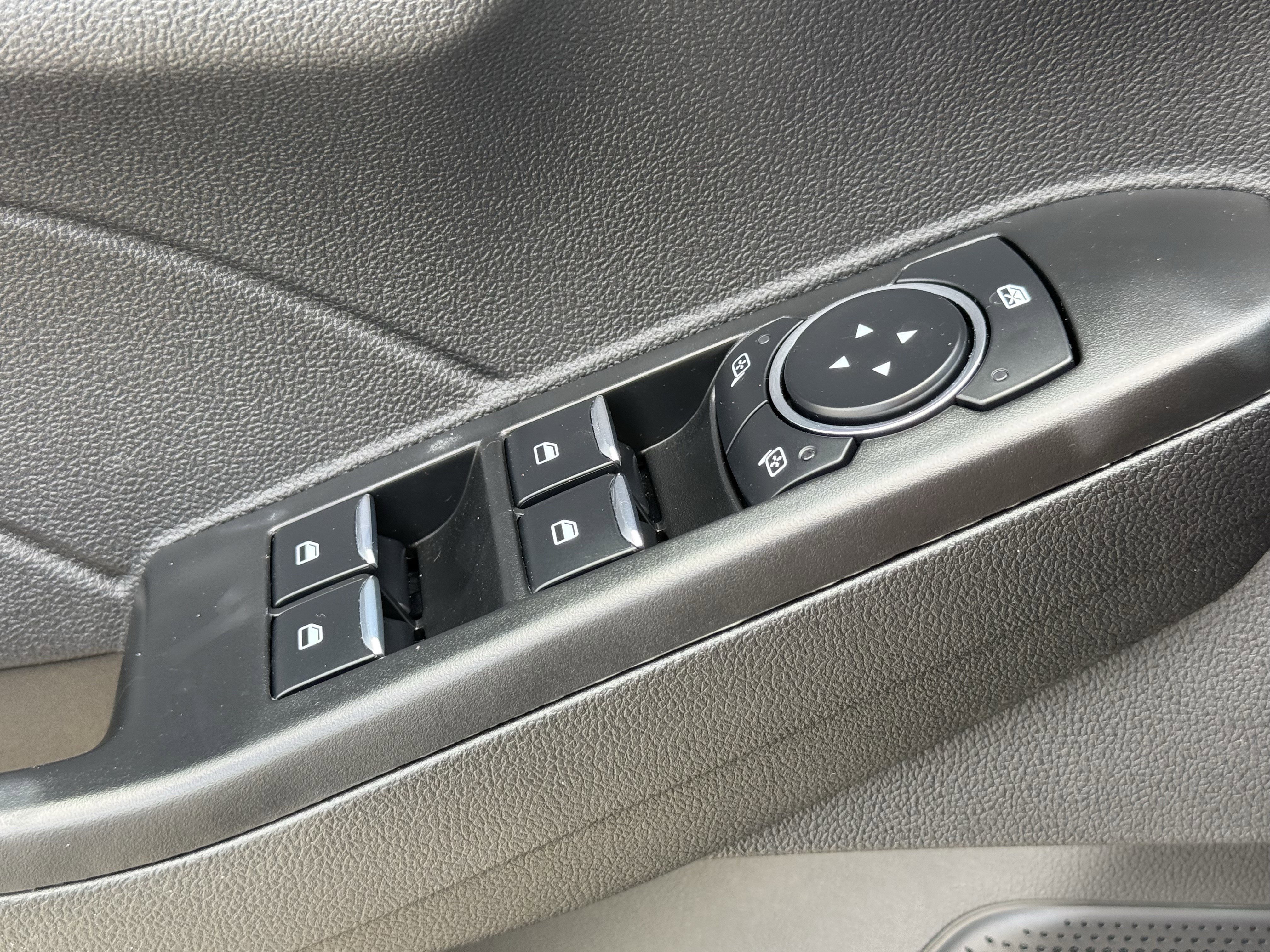 Used 2025 Ford Escape ST-Line image 28