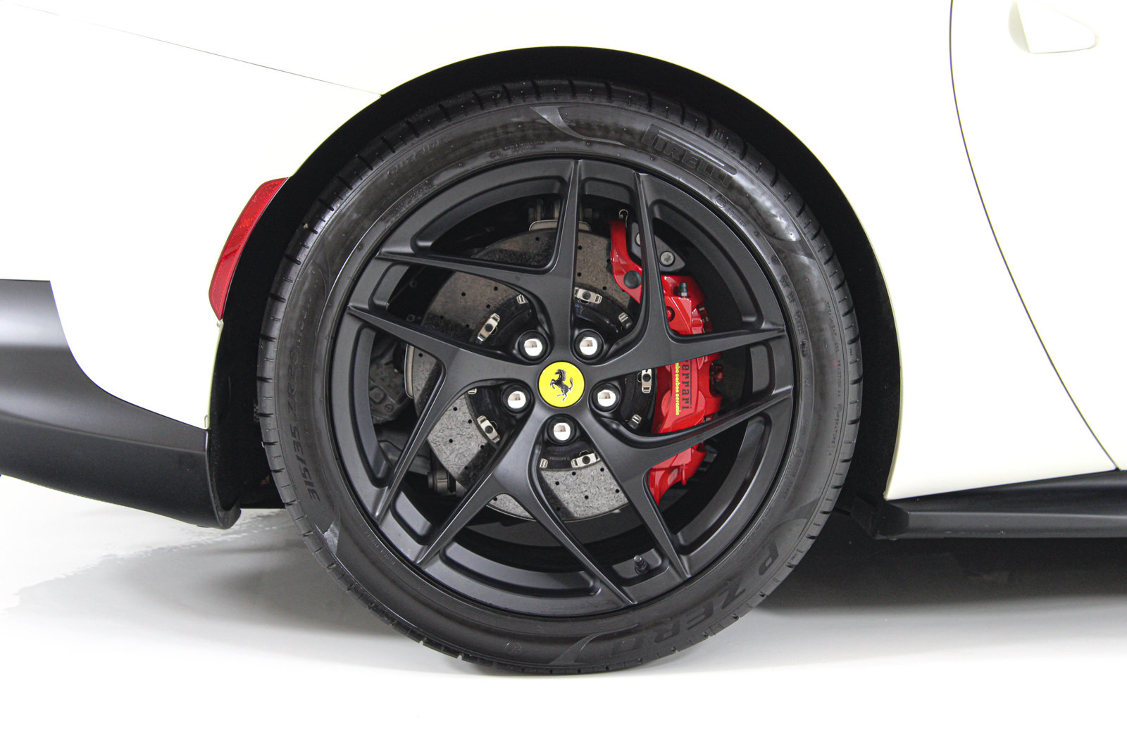 Used 2020 Ferrari 812 Superfast RWD image 21