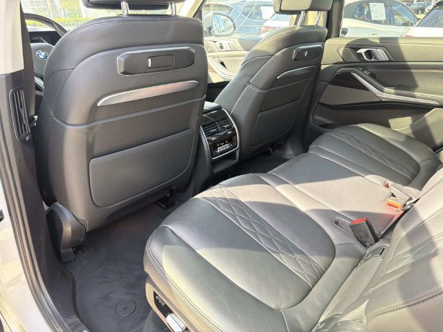 Used 2023 BMW X7 xDrive40i w/ Premium Package AWD/4WD image 12