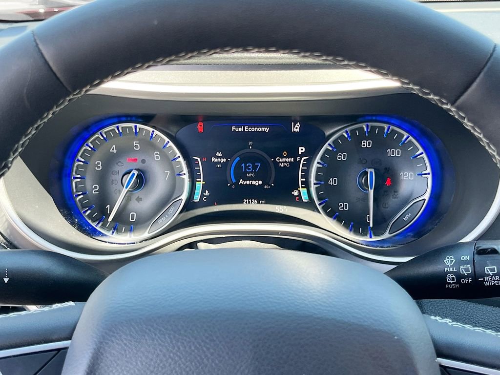 Certified 2025 Chrysler Pacifica Select image 12