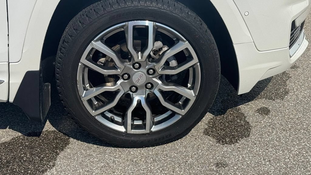Used 2024 GMC Terrain Denali w/ Denali Premium Package AWD/4WD image 7
