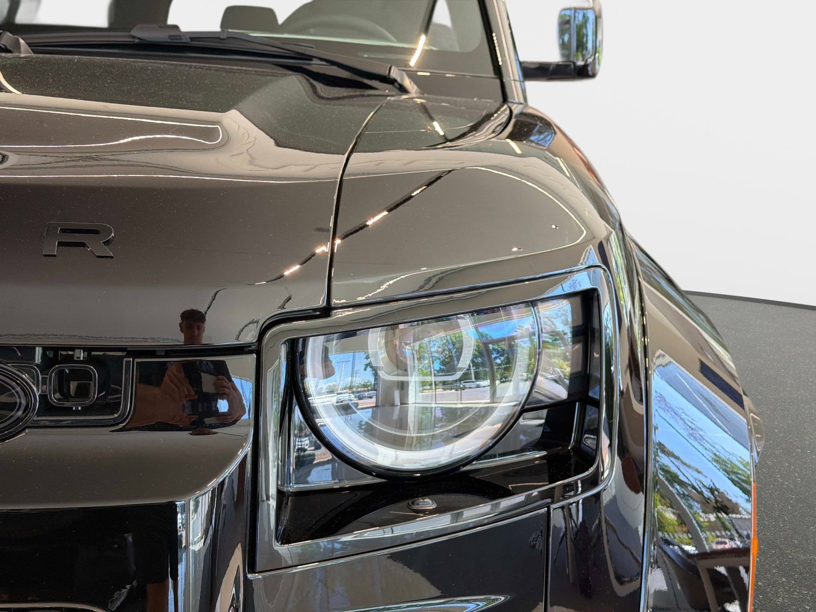 New 2026 Land Rover Defender 110 OCTA AWD/4WD image 9