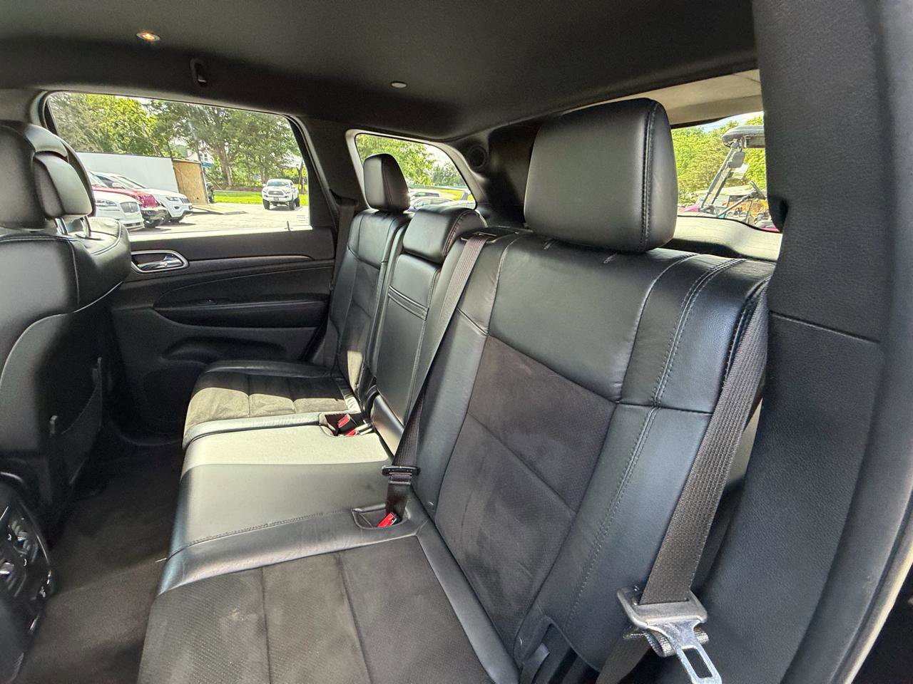 Used 2018 Jeep Grand Cherokee Altitude AWD/4WD image 27