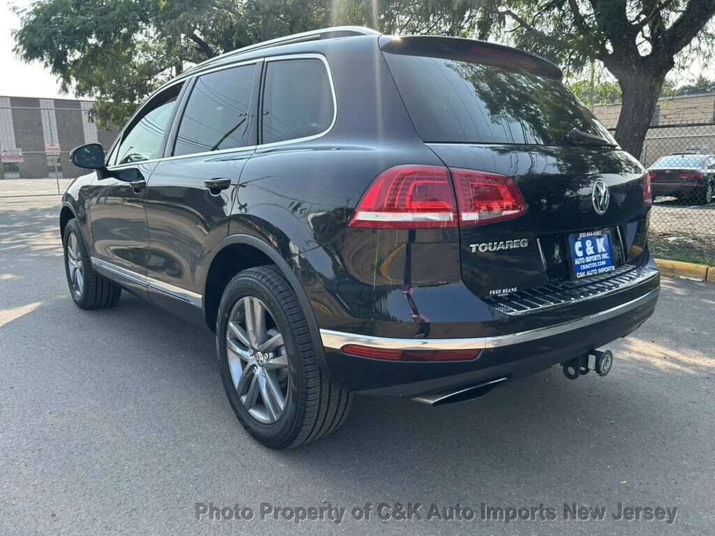 Used 2015 Volkswagen Touareg VR6 AWD/4WD image 14