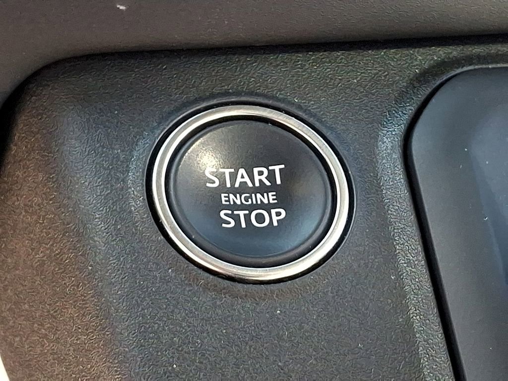 Used 2025 Land Rover Defender 110 S image 24