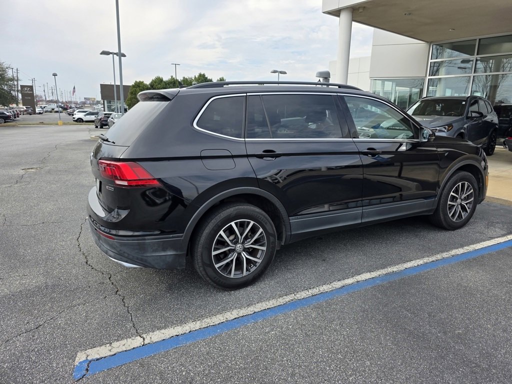 Used 2019 Volkswagen Tiguan SE w/ Panoramic Sunroof Package image 9