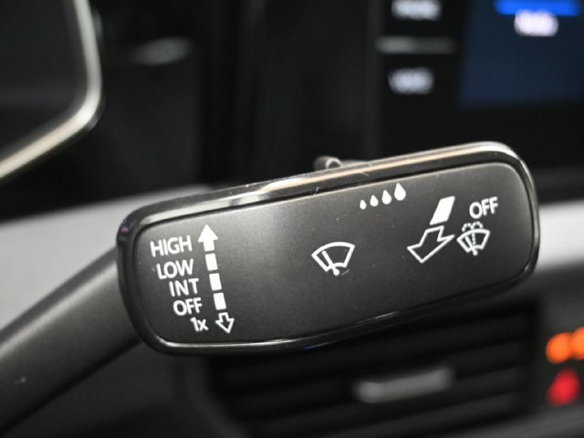 Used 2026 Volkswagen Jetta SE FWD image 28