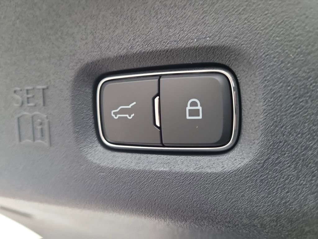 Used 2026 Ford Expedition Platinum w/ Stealth Performance Package image 8