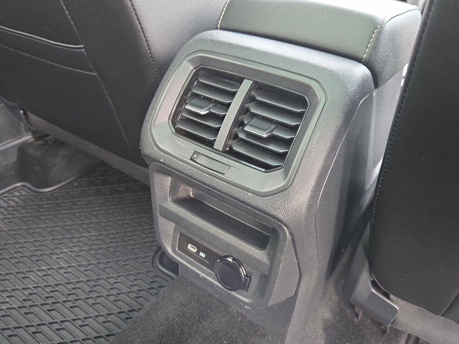 Used 2023 Volkswagen Tiguan SEL R-Line image 27