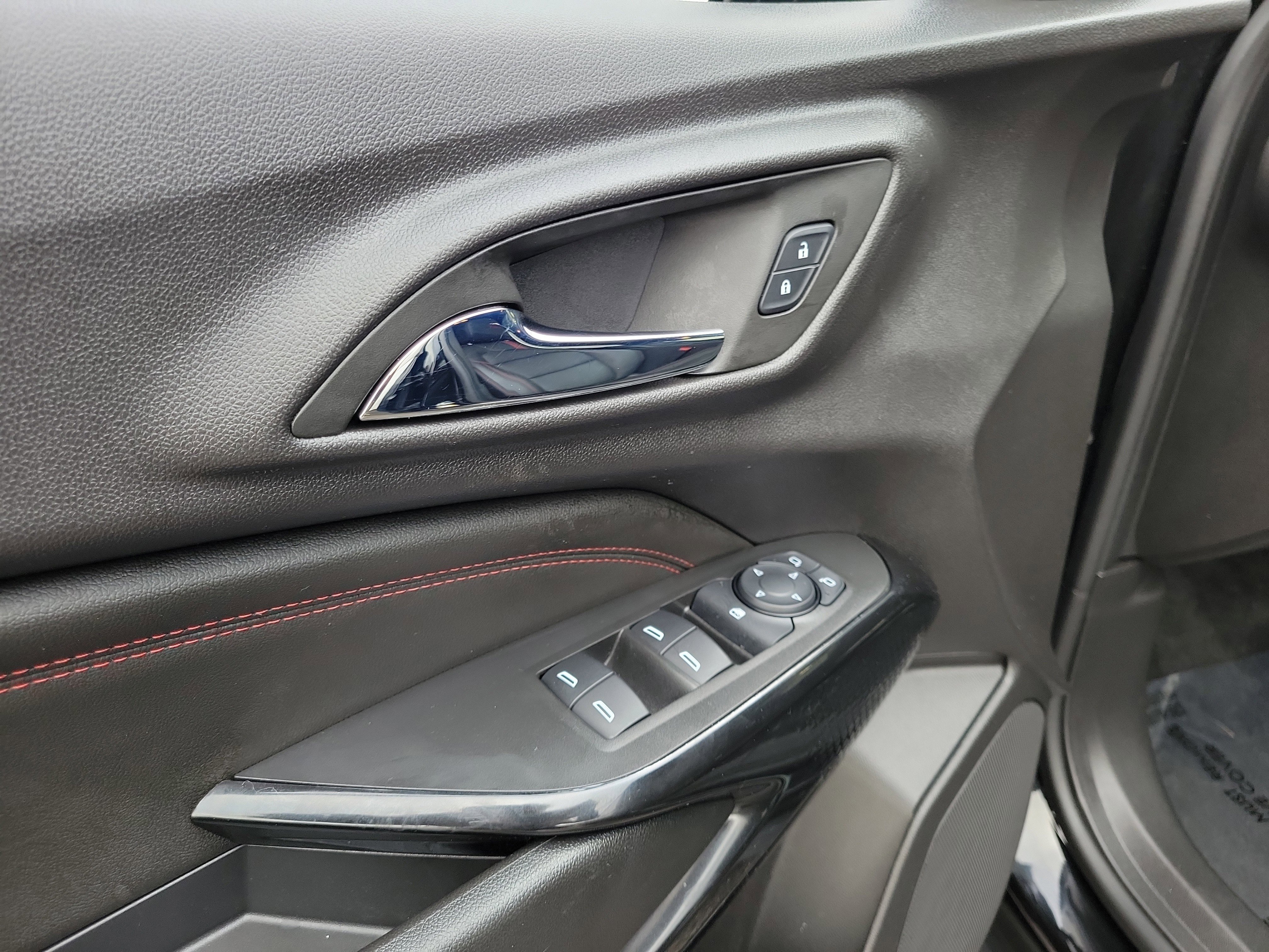 Used 2025 Chevrolet Trax RS FWD image 18