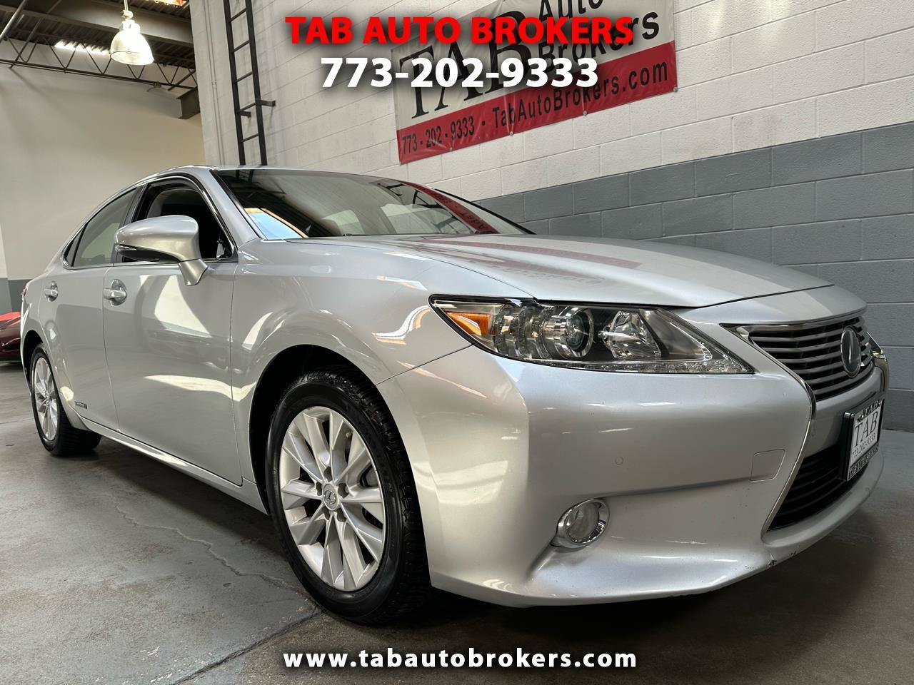 Used 2013 Lexus ES 300h w/ Luxury Pkg FWD image 1