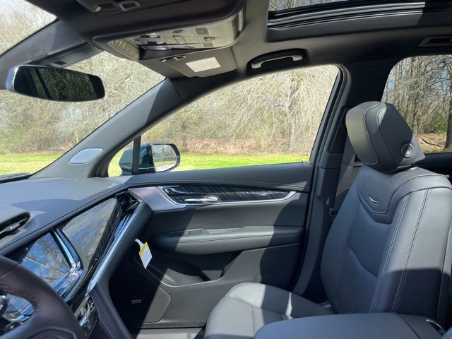 New 2025 Cadillac XT6 Premium Luxury w/ LPO, Floor Liner Package image 18