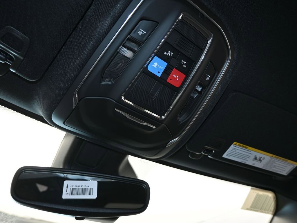 Used 2024 Jeep Grand Cherokee Laredo w/ Trailer Tow Package image 20