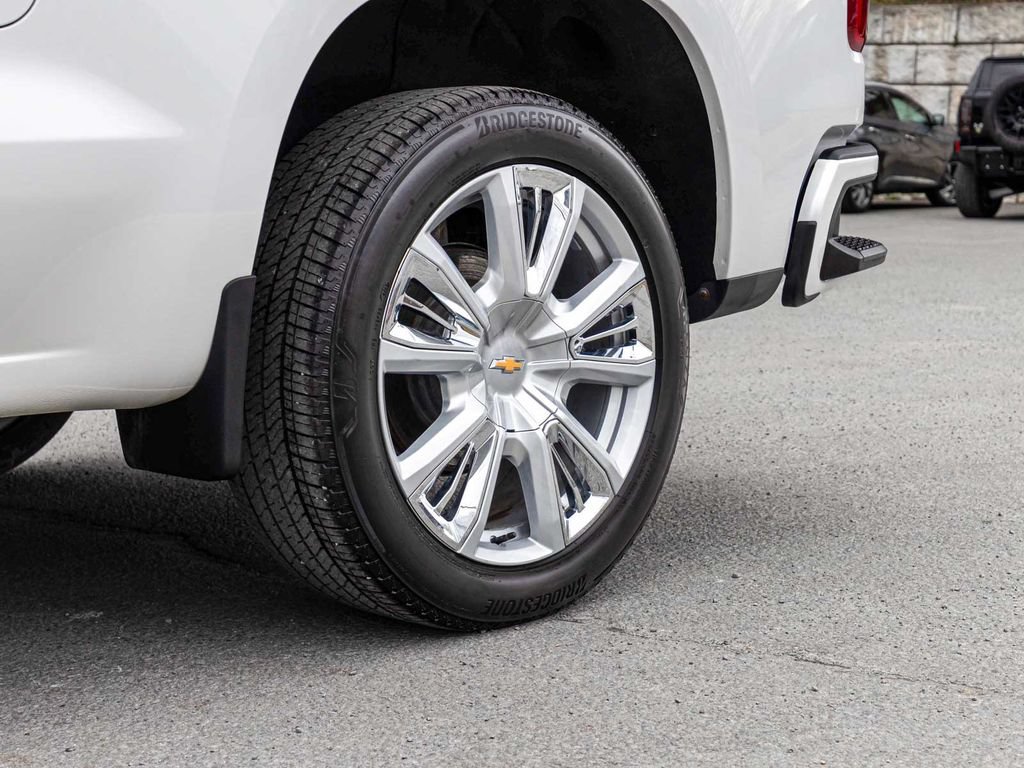 Used 2024 Chevrolet Silverado 1500 High Country w/ Technology Package AWD/4WD image 8
