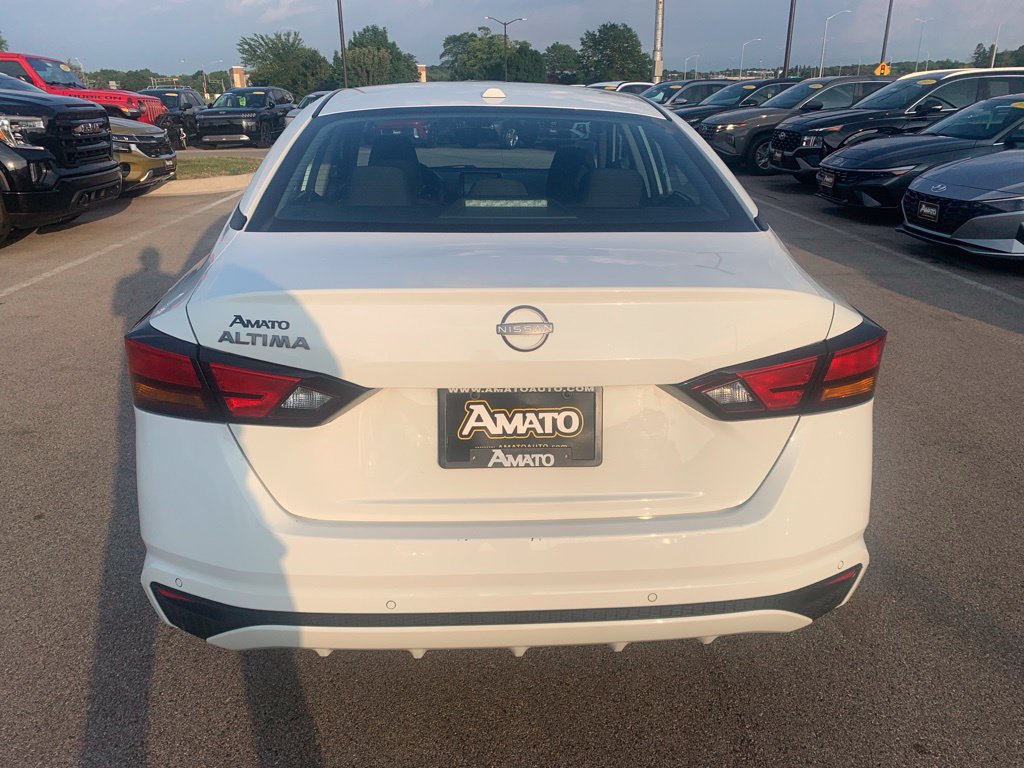 Used 2025 Nissan Altima 2.5 SV FWD image 2