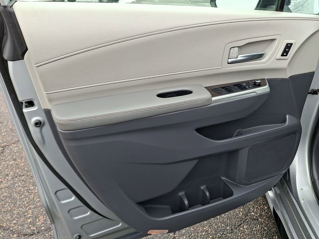 Used 2021 Toyota Sienna Limited image 15