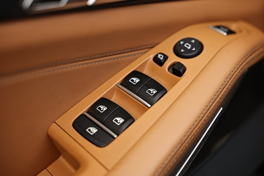 Used 2022 BMW X5 xDrive40i w/ M Sport Package image 18