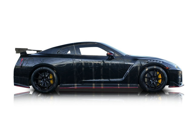 Used 2023 Nissan GT-R NISMO w/ Floor Mat Package AWD/4WD image 2