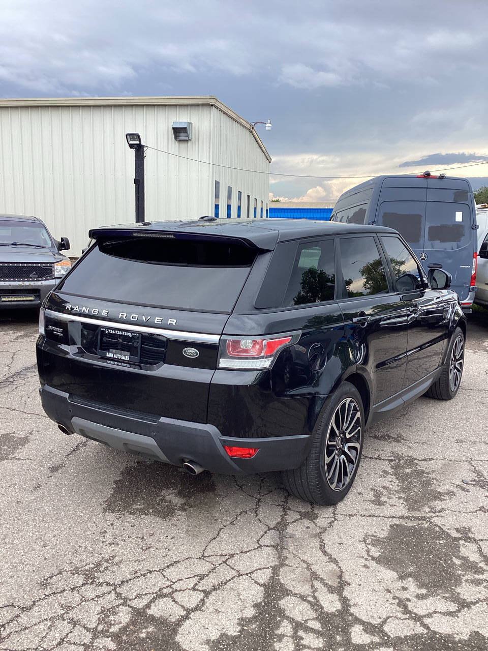 Used 2015 Land Rover Range Rover Sport SE AWD/4WD image 2